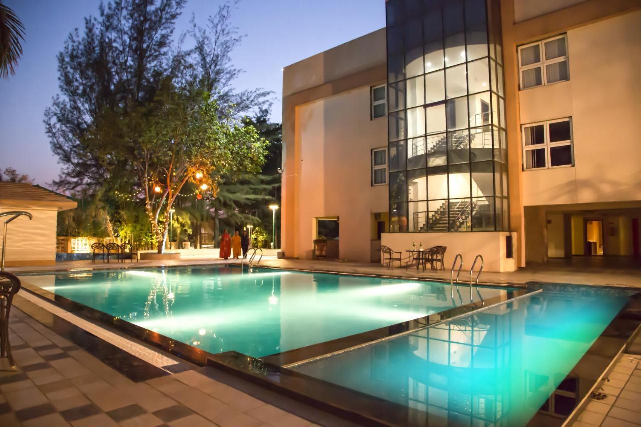 7 Apple Resort Лонавала Екстериор снимка