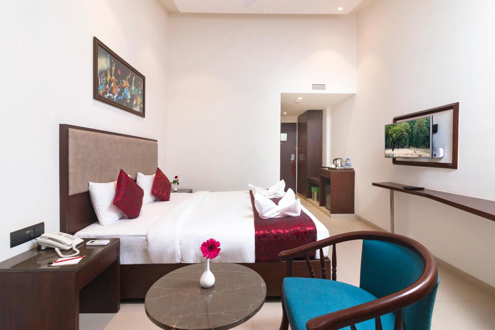7 Apple Resort Лонавала Екстериор снимка